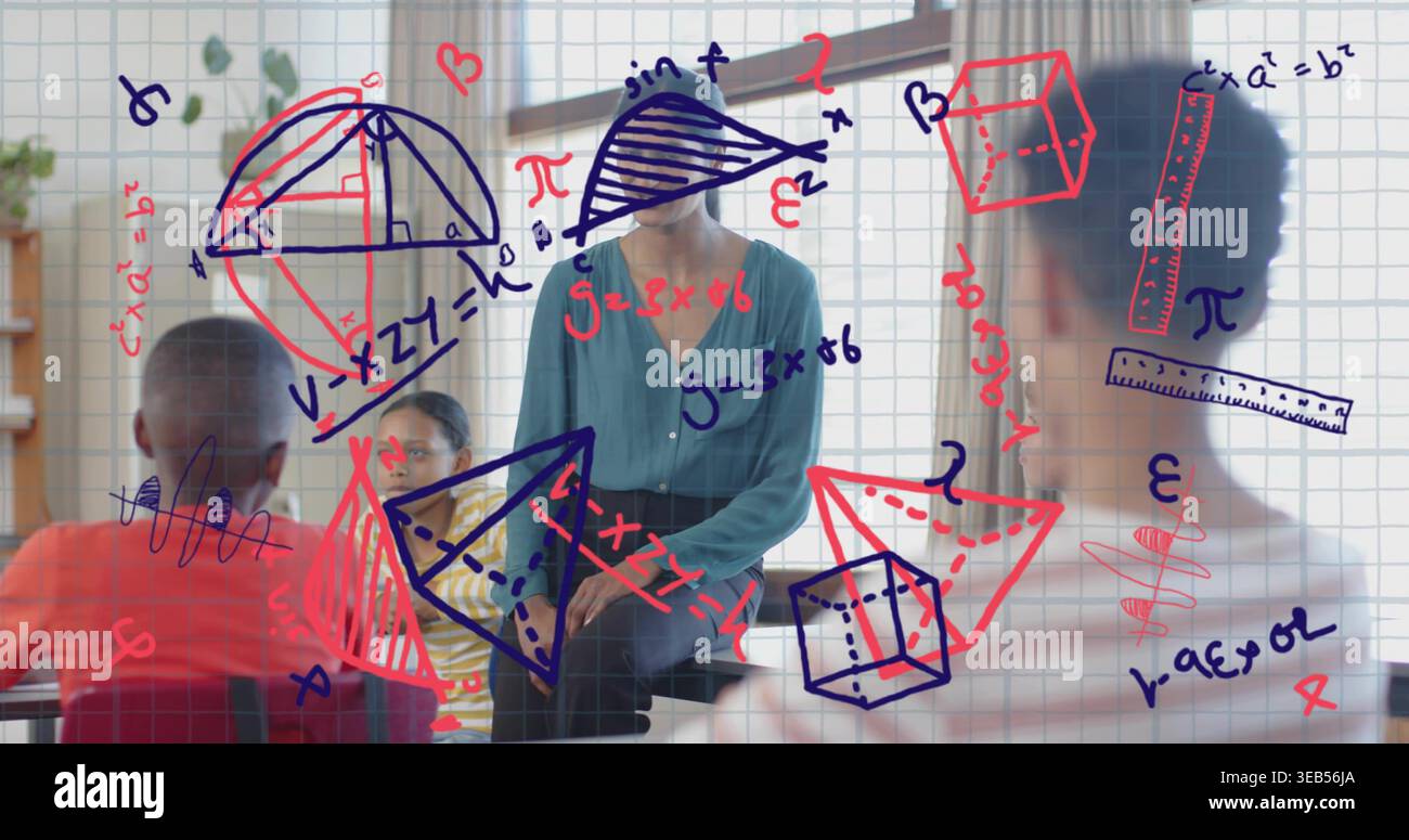 Lehrer mit blauer Bluse, dunkler Hose, die Schüler mit mathematischem Überzug in den Unterricht einlädt Stockfoto
