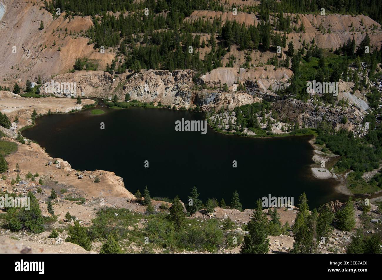 Yellow Pine Pit (auch bekannt als The Glory Hole) in der Stibnite Mine im Zentrum von idaho Stockfoto
