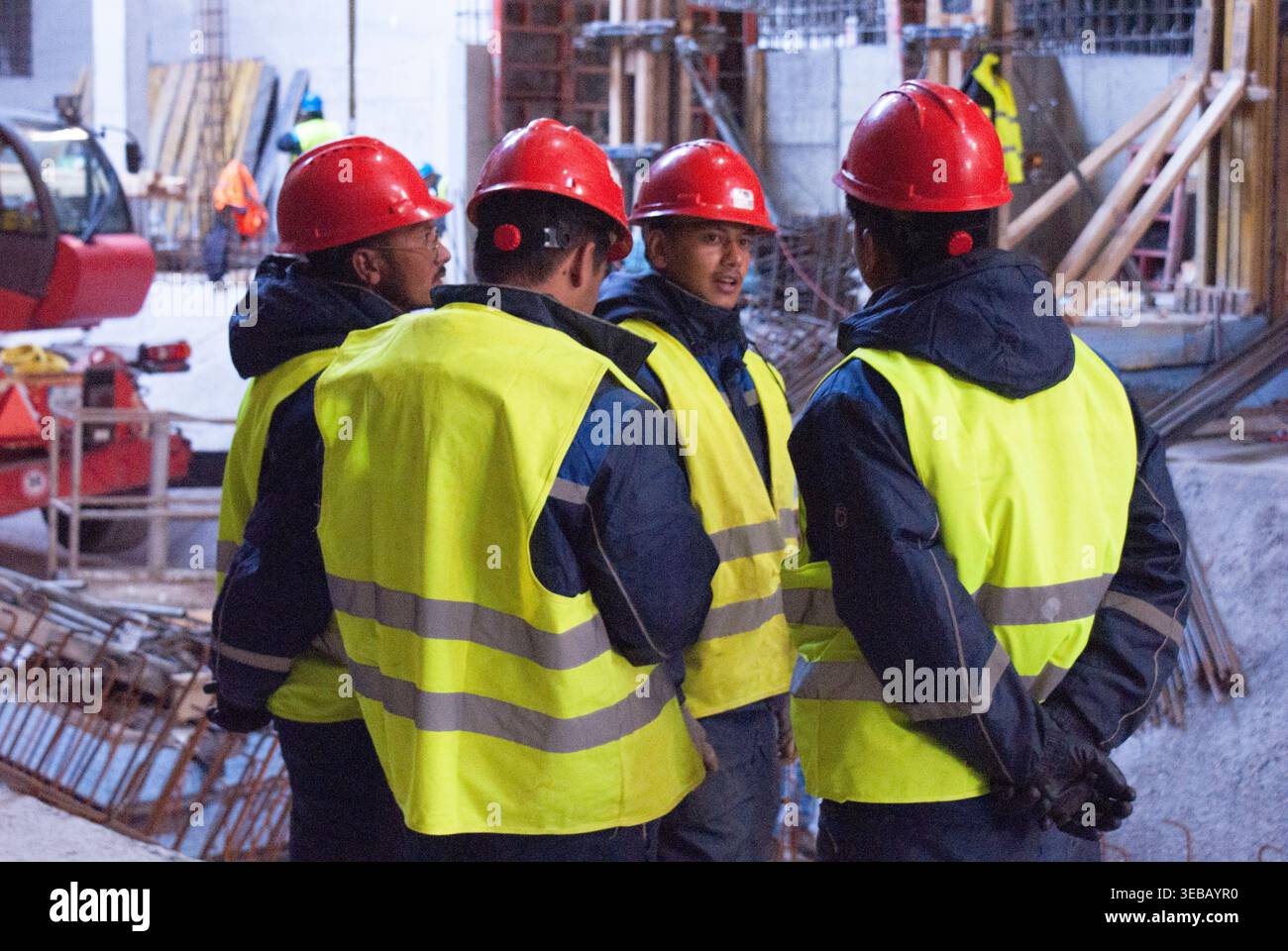 Bauarbeiter im Gespräch, Bulgarien Stockfoto