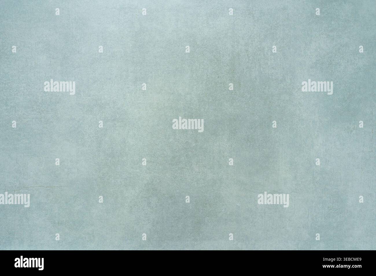 Weicher blauer strukturierter Hintergrund mit glattem Verlauf. Ruhige und saubere Oberfläche für Design, Branding und Web-Layouts. Stockfoto