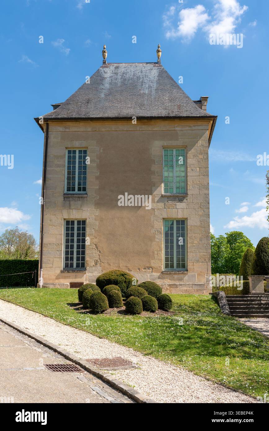 Seitenansicht der Château d’Auvers (Burg Auvers), auch bekannt als château de Leyrit. Stockfoto