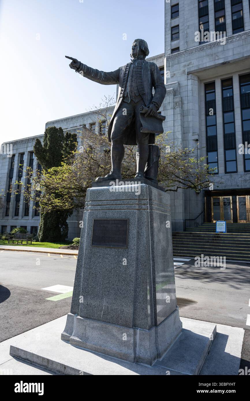 Captain George Vancouver Statue im Rathaus auf der West 12th Avenue in Vancouver, British Columbia, Kanada Stockfoto