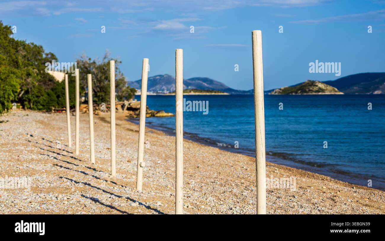 Megara, Griechenland - 18. APRIL 2026 Varea Beach ist ein ruhiger und friedlicher Ort. Stockfoto