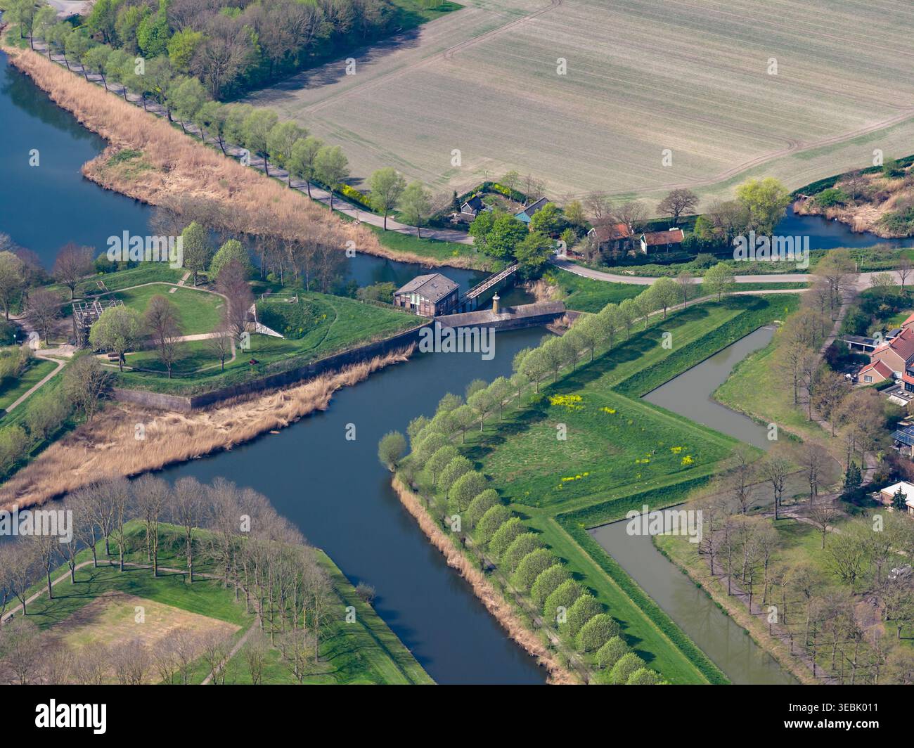 Brielle Star Fortress Schleusentor Bastion Erdwerke Grabenkanäle Aerial Niederlande Niederländische Festung Stockfoto