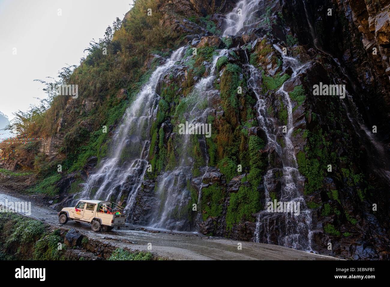 Tintenfisch-Wasserfall (अक्तोपस झरना): Ein verstecktes Juwel entlang des Annapurna Circuit. Befindet sich nicht im Stadtteil Mustang, sondern in Chamche, Lamjung. Stockfoto