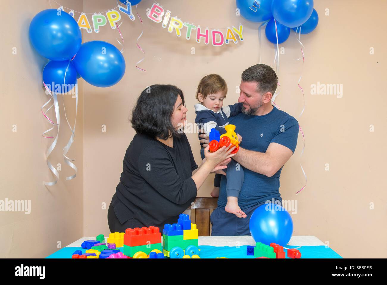 Familie Kind Junge erster Geburtstag Feier Stockfoto