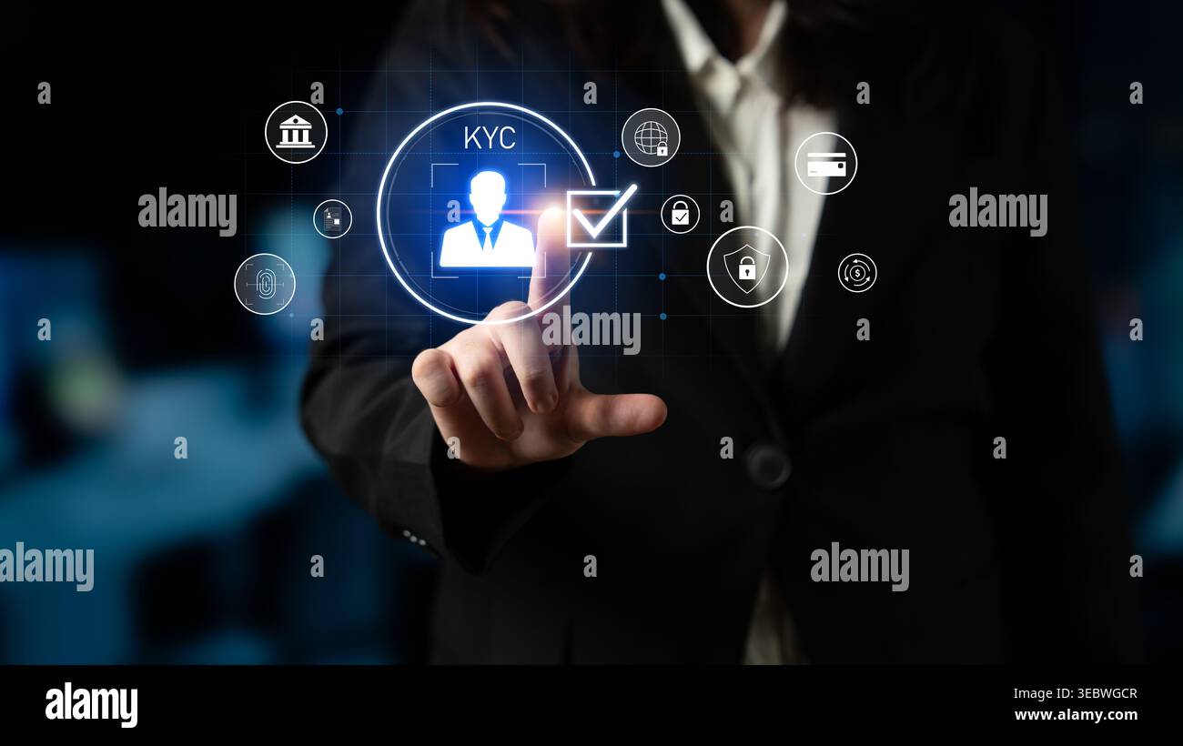 Digitale KYC-Verifizierung mit biometrischem Scan, ID-Authentifizierung und Finanzsymbolen für Identitätsprüfung und sicheres Onboarding Stockfoto