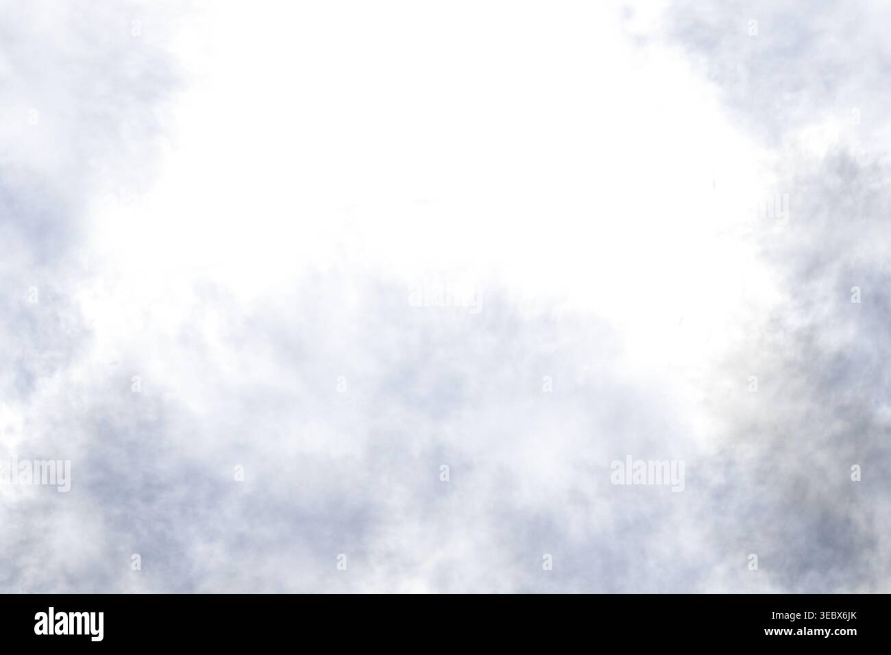 Rauch oder Nebel, blauer, transparenter Rauchrahmen. Aquarellabbildung. Graue Wolken, eine handgezeichnete Zeichnung für Postkarten und Einladungen, isoliert gegen Stockfoto