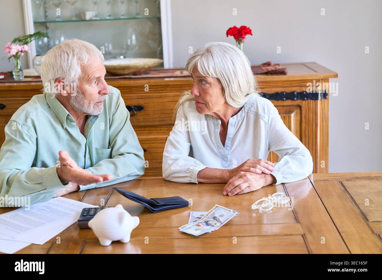 Altersvorsorge und finanzielle Absicherung Schlüsselkonzepte sind Senior, Altersvorsorge, finanzielle Absicherung, Vermögensverwaltung, Erbschaft, lo Stockfoto