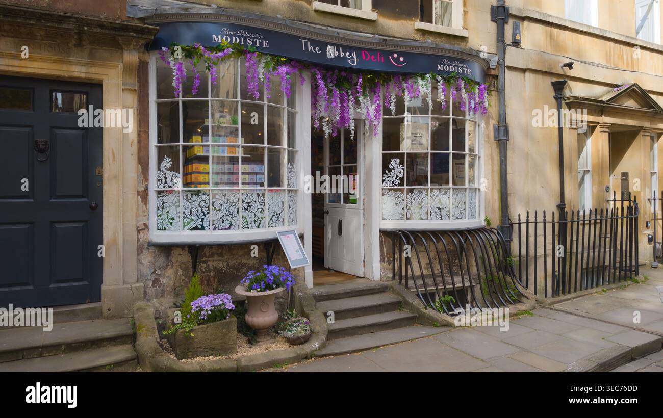 Die Architektur der Abbey Deli Regency diente als Drehort für die Netflix-Serie Bridgerton. La Modiste. Bad UK - Smartphone-aufgenommenes Stockfoto