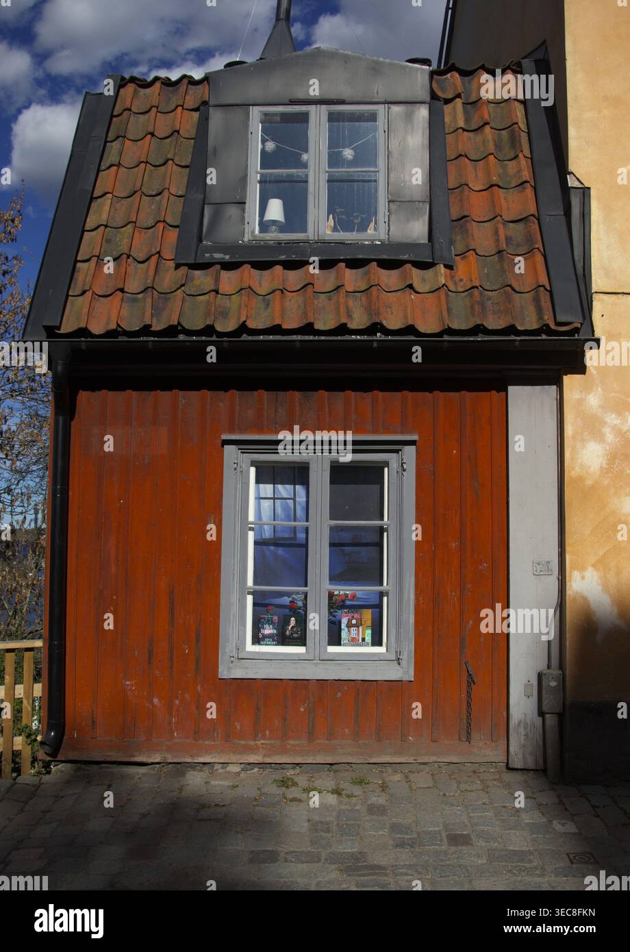 Nahaufnahme des historischen Roten Holzhauses in Sodermalm Stockholm Stockfoto