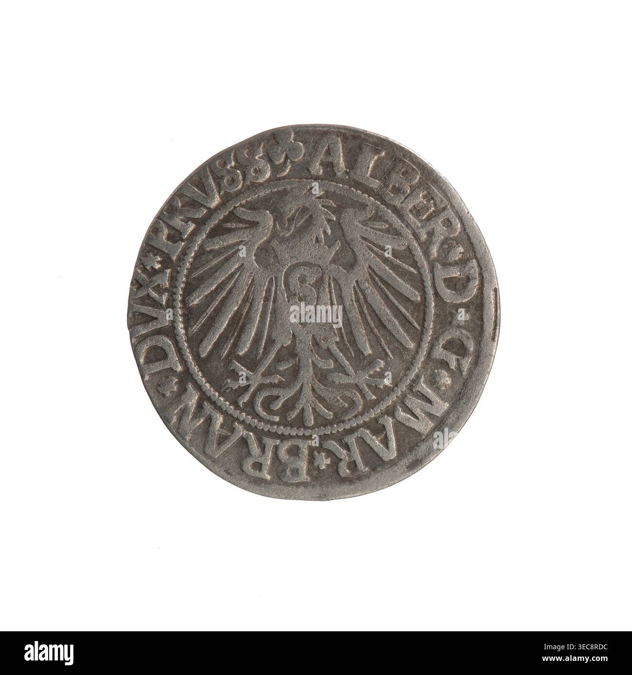 Grosz; Schilling; Maciej; R0 (Rarität). Adler, Trefoils; Horde aus dem Dorf Wsola. Albrecht Hohenzollern (Prinz von Preußen; 1490–1568) — Ikonographie; Hohenzollernwappen; Männerbüsten in Rüstung. Vorderseite: Preußischer Adler, auf der Brust der gekrönte Buchstabe S; im Rand zwischen perlenförmigen Grenzen eine Inschrift, die mit einem Dreireifen beginnt: ALBER*D*G*MAR*BRAN*DVX*PRVSS. Rückseite: Männerbüste in Rüstung im Profil rechts; kurzes Haar, langer Bart mit Koteletten, die innere Grenze teilen; im Rand zwischen perlenförmigen Rändern eine Inschrift, die mit dem Hohenzollernschild beginnt: *IVSTVS* Stockfoto