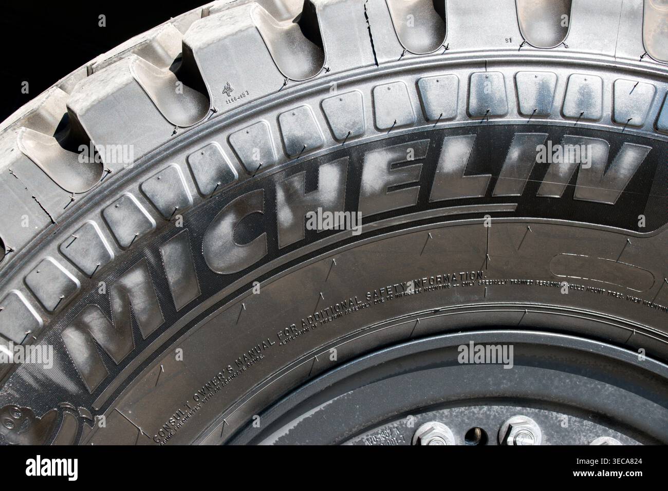 Michelin produziert eine große Auswahl an Premium-Reifen, die für ihre Langlebigkeit, Sicherheit und technische Innovation bekannt sind Stockfoto