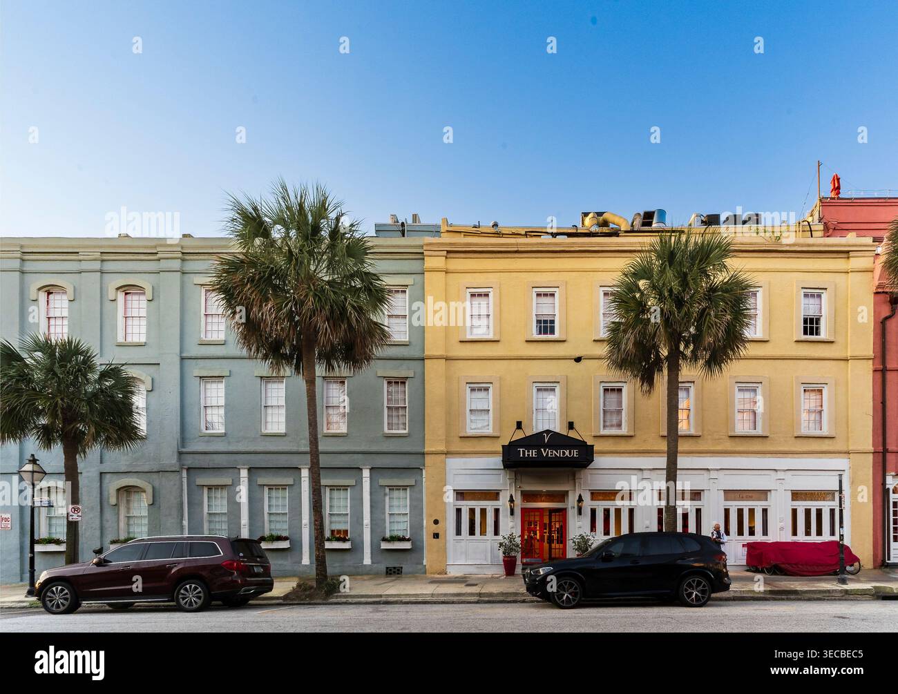 Charleston, SC - USA - 27. März 2026 das Vendue ist ein historisches Boutique-Hotel im French Quarter von Charleston. Gefeiertes „Art Hotel“ mit Rotatin Stockfoto