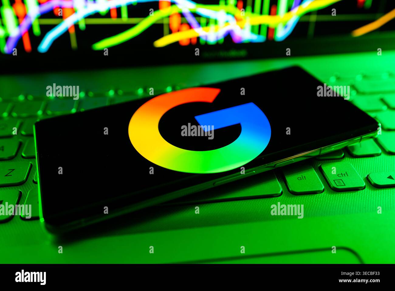 Firmenlogo Von Google Alphabet Inc. Auf Dem Digitalen Bildschirm Mit Hintergrund Der Suchmaschine Und Der Technologie Für Künstliche Intelligenz Stockfoto