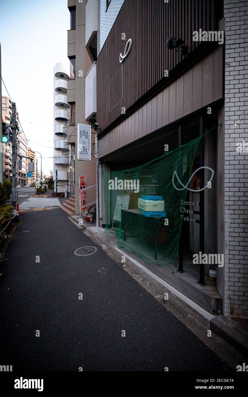 Ruhige Wohngegend im Shibuya-Viertel von Tokio, Japan in der Abenddämmerung Stockfoto
