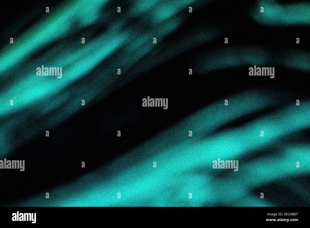 Abstrakte diagonale Streifen von lebendigem Cyan- und Petrol-Licht mit körnigem Rauscheffekt Stockfoto
