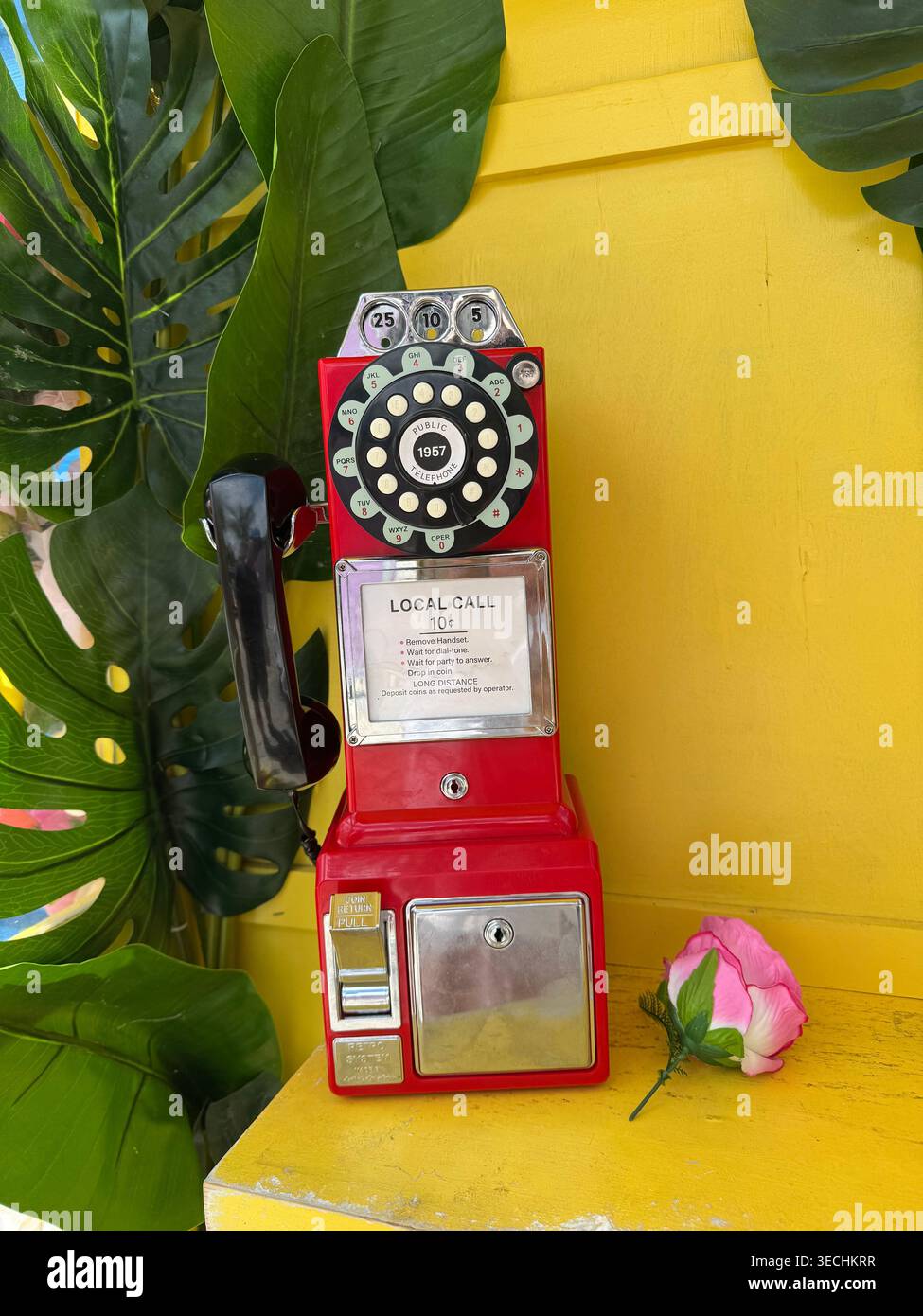 Telefonbox in Nassau - Smartphone-aufgenommenes Stockfoto