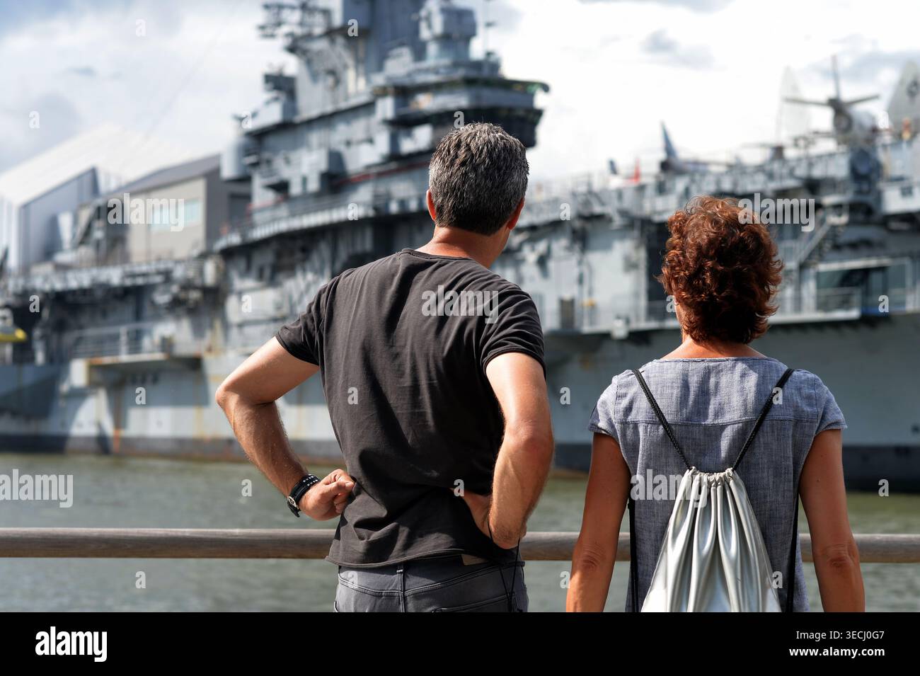 Besucher Beobachten Die Hafenszene Von Manhattan. Sightseeing by Water Capture Urban Landscape New york Stockfoto
