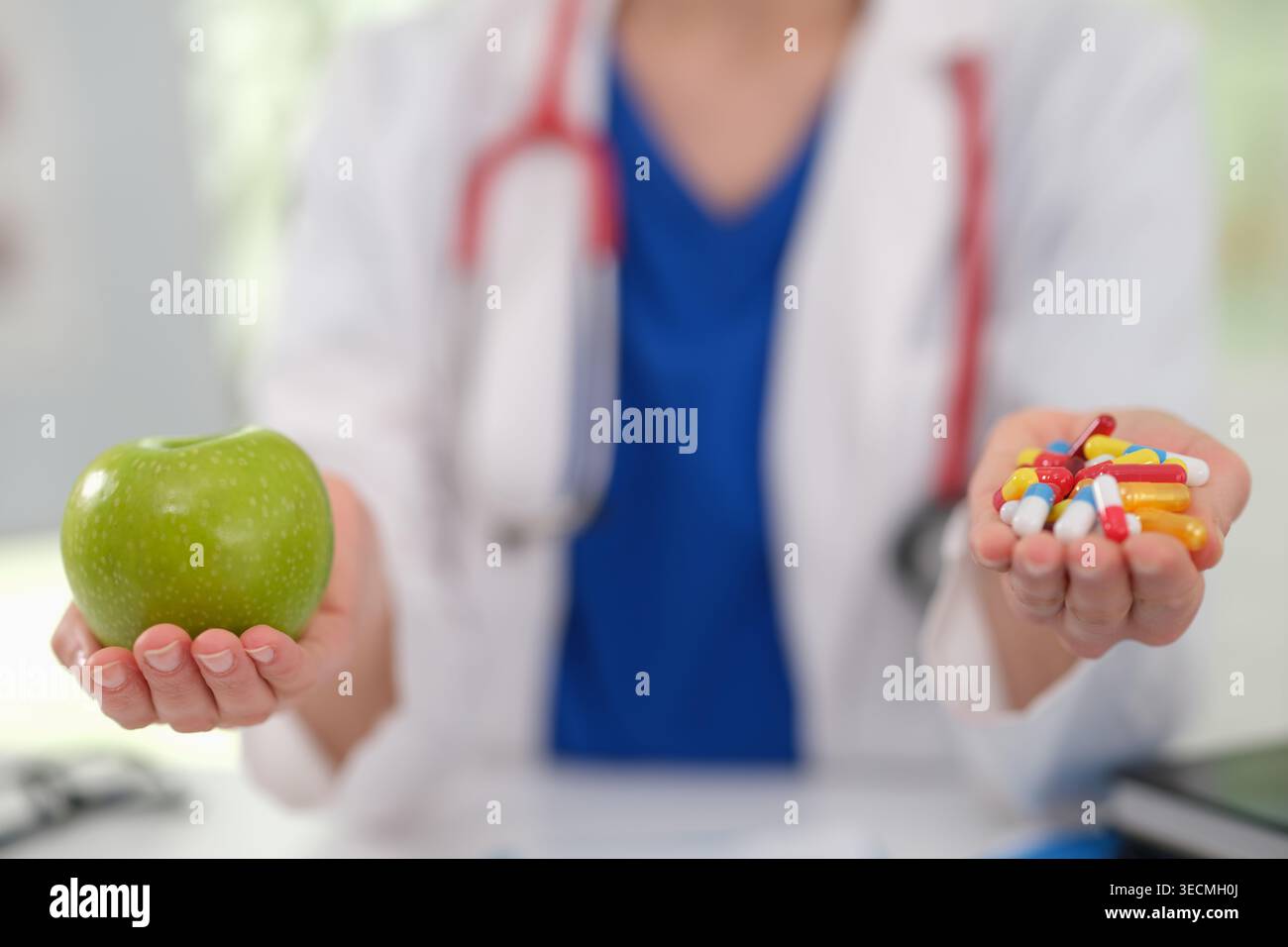 Medizinischer Experte hebt Ernährungs- und Medikamentenoptionen hervor Stockfoto