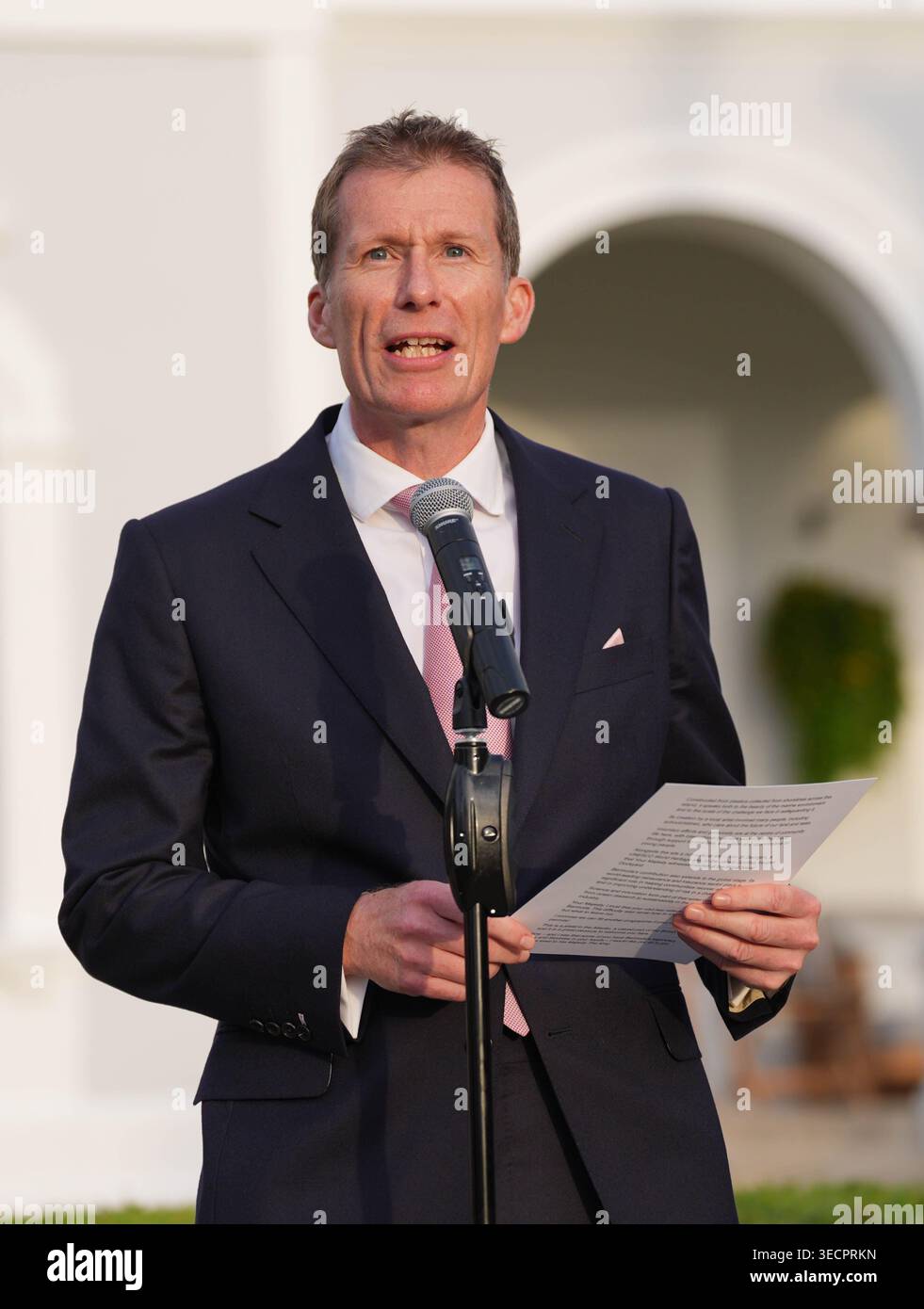 Gouverneur von Bermuda Andrew Murdoch sprach während eines Empfangs im Garten des Regierungshauses in Hamilton, am ersten Tag des Staatsbesuchs in Bermuda. Bilddatum: Freitag, 1. Mai 2026. Stockfoto