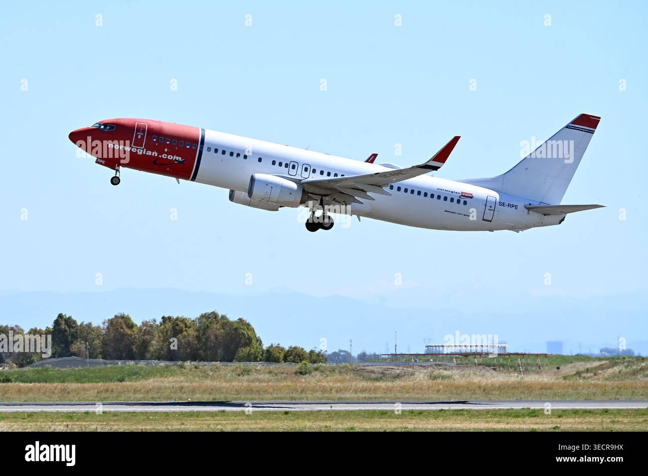 Roma, Latium. Mai 2026. Boeing 737-800 Norwegian SE-RPE .Aircraft zum Flughafen Fiumicino. Fiumicino (Italien), 1. Mai 2026. (Foto: AllShotLive/SIPA USA) Credit: SIPA USA/Alamy Live News Stockfoto