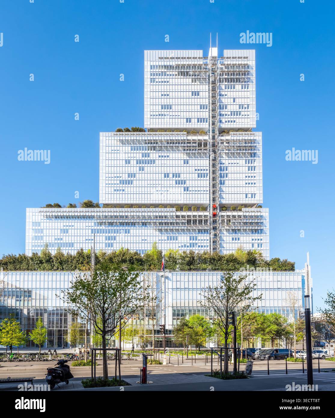 Das Tribunal de Paris (Gericht von Paris), das 2017 in einem 38-stöckigen, 160 Meter hohen Gebäude des italienischen Architekten Renzo Piano untergebracht wurde. Stockfoto