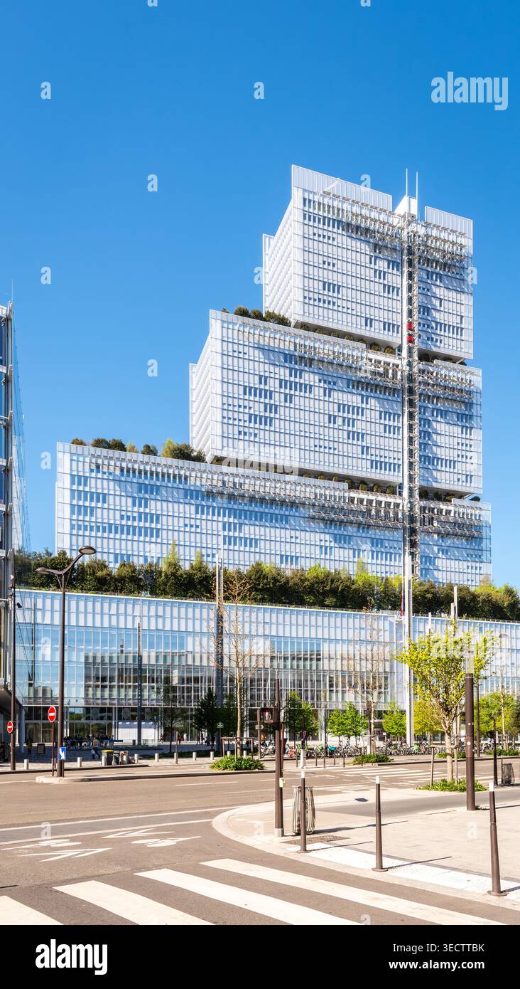 Das Tribunal de Paris (Gericht von Paris) befindet sich in einem 38-stöckigen, 160 Meter hohen Gebäude, das 2017 vom Architekten Renzo Piano entworfen wurde. Stockfoto