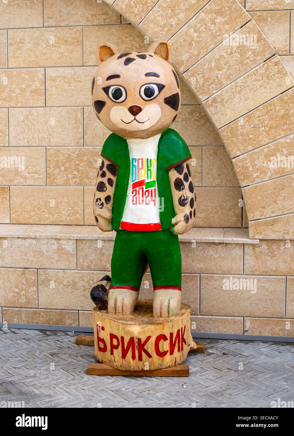 Kasan, Russland - 19. Juni 2024: Brixik. Maskottchen der BRICS 2024 Sportspiele. Kasan Stockfoto