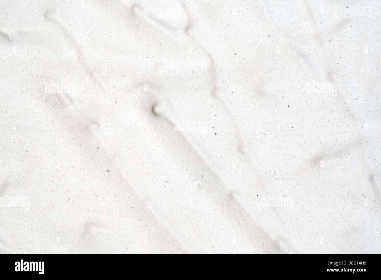 Dicke Schicht Putz oder Farbe mit Stößen Stockfoto