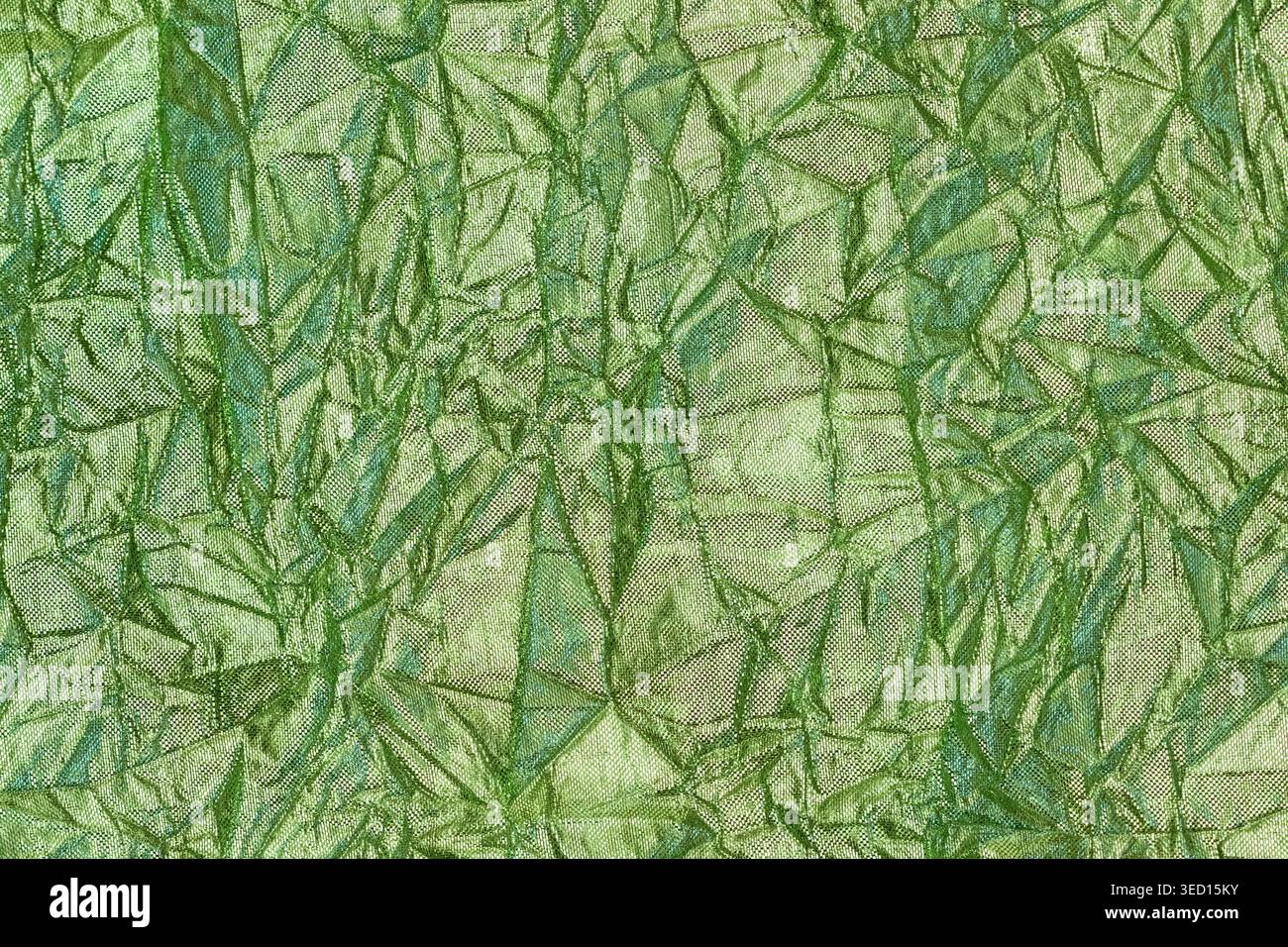 Transparentes, zerknittertes synthetisches Korb für grünen Hintergrund Stockfoto