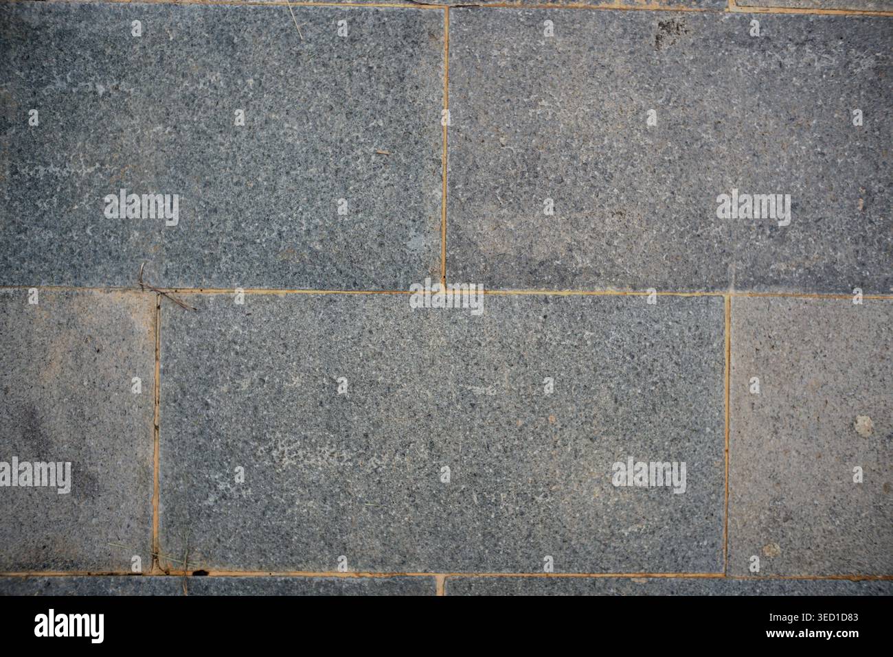 Grauer Granitstein Fliesen Textur Hintergrund, im Freien Bodenpflasterblock Muster. Stockfoto