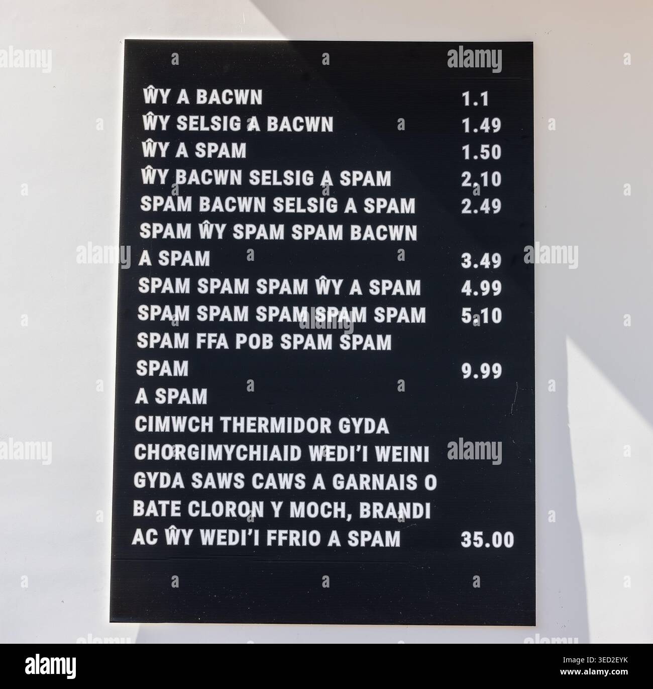 Das Menü in Walisisch aus der Monty Python Spam-Skizze. Stockfoto