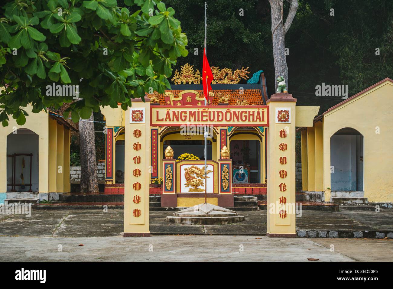 Traditioneller Vietnamesischer Schrein Lang Mieu Dong Hai Stockfoto