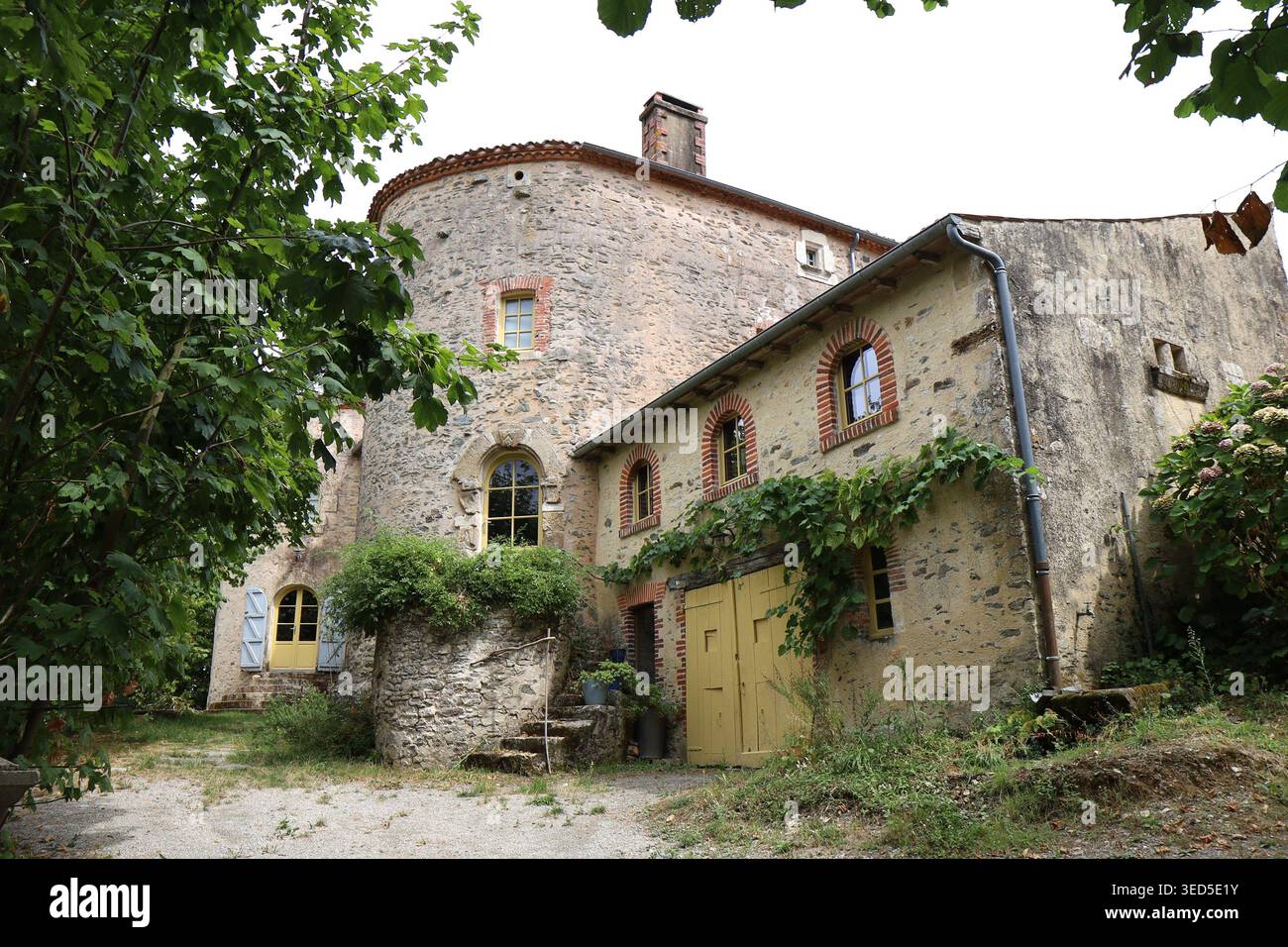 Die neue Burg, Burg Vouvant, erbaut im 11. Jahrhundert, Außenansicht, Dorf Vouvant, Departement Vendée, Frankreich Stockfoto