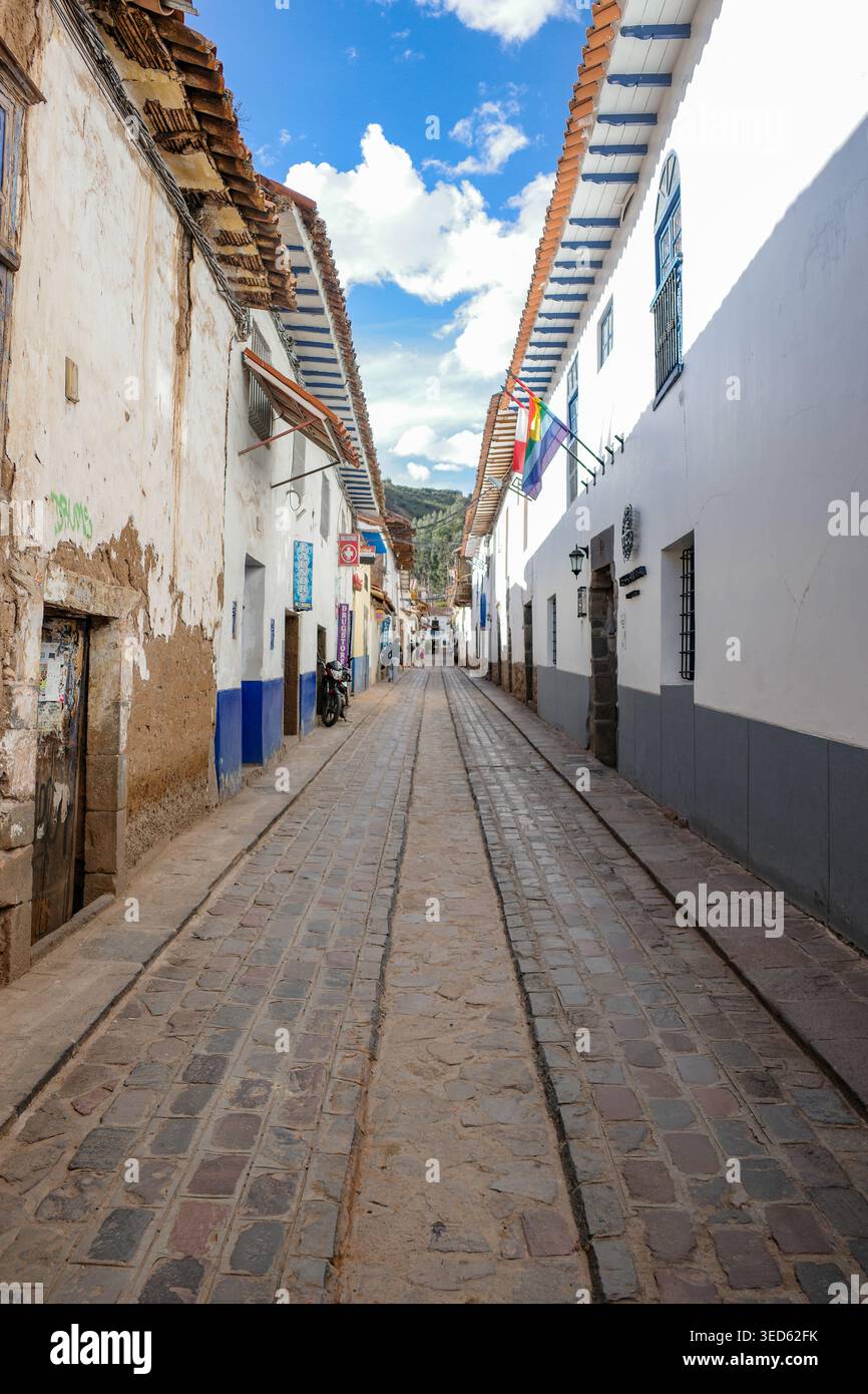 Cusco, Peru - 25. November 2025: Seitenstraßen im Viertel San Blas in Cusco, Peru Stockfoto