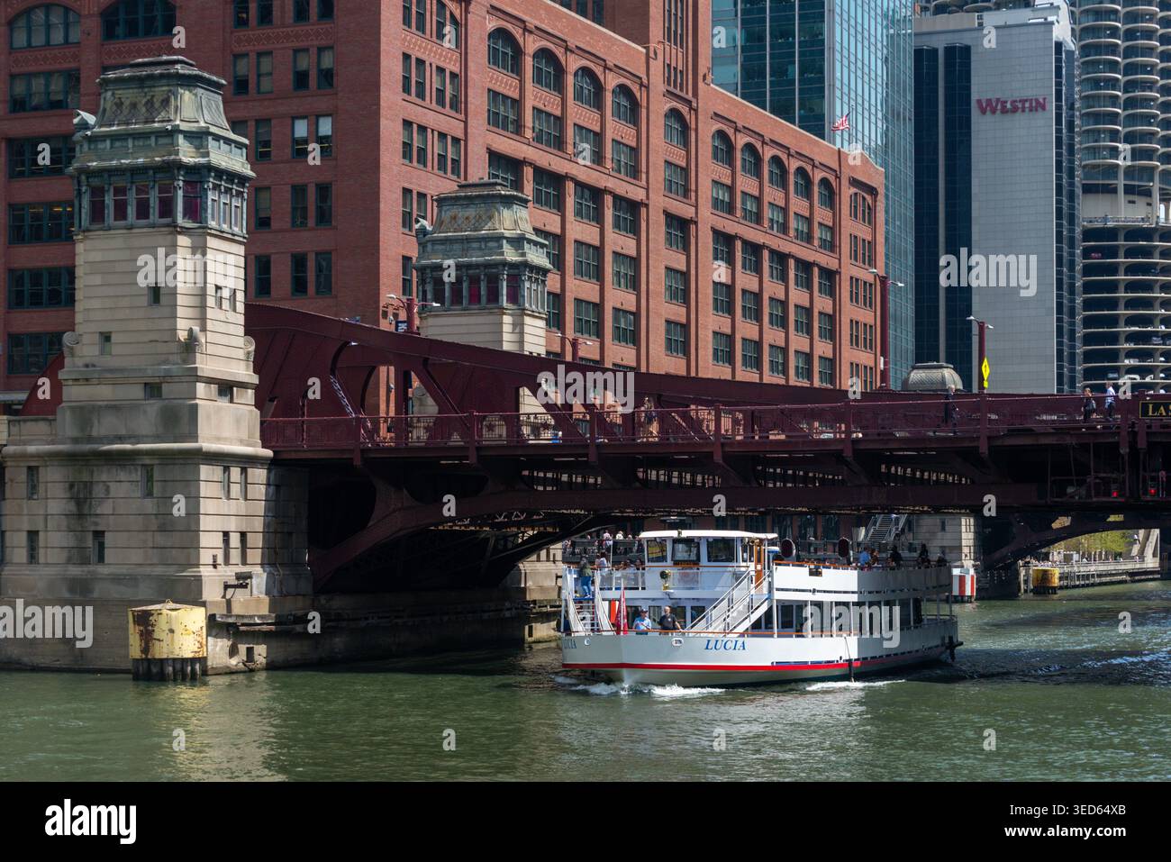 Chicago, IL, USA - 25.04.2017: Bootstour auf dem Fluss und H.A. Stockfoto