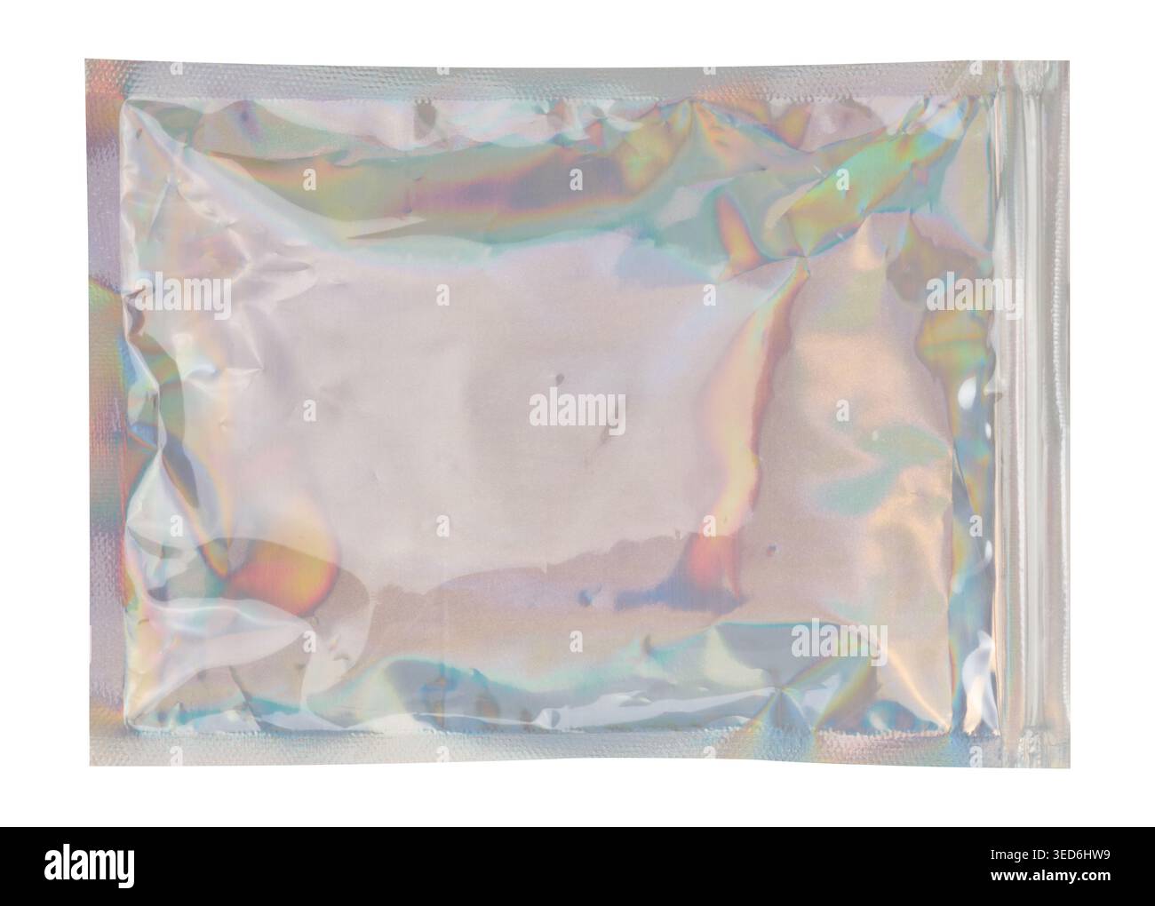 Holographischer Druckverschlussbeutel aus perlmuttfarbener schillernder Verpackung, isolierter Hintergrund. Stockfoto