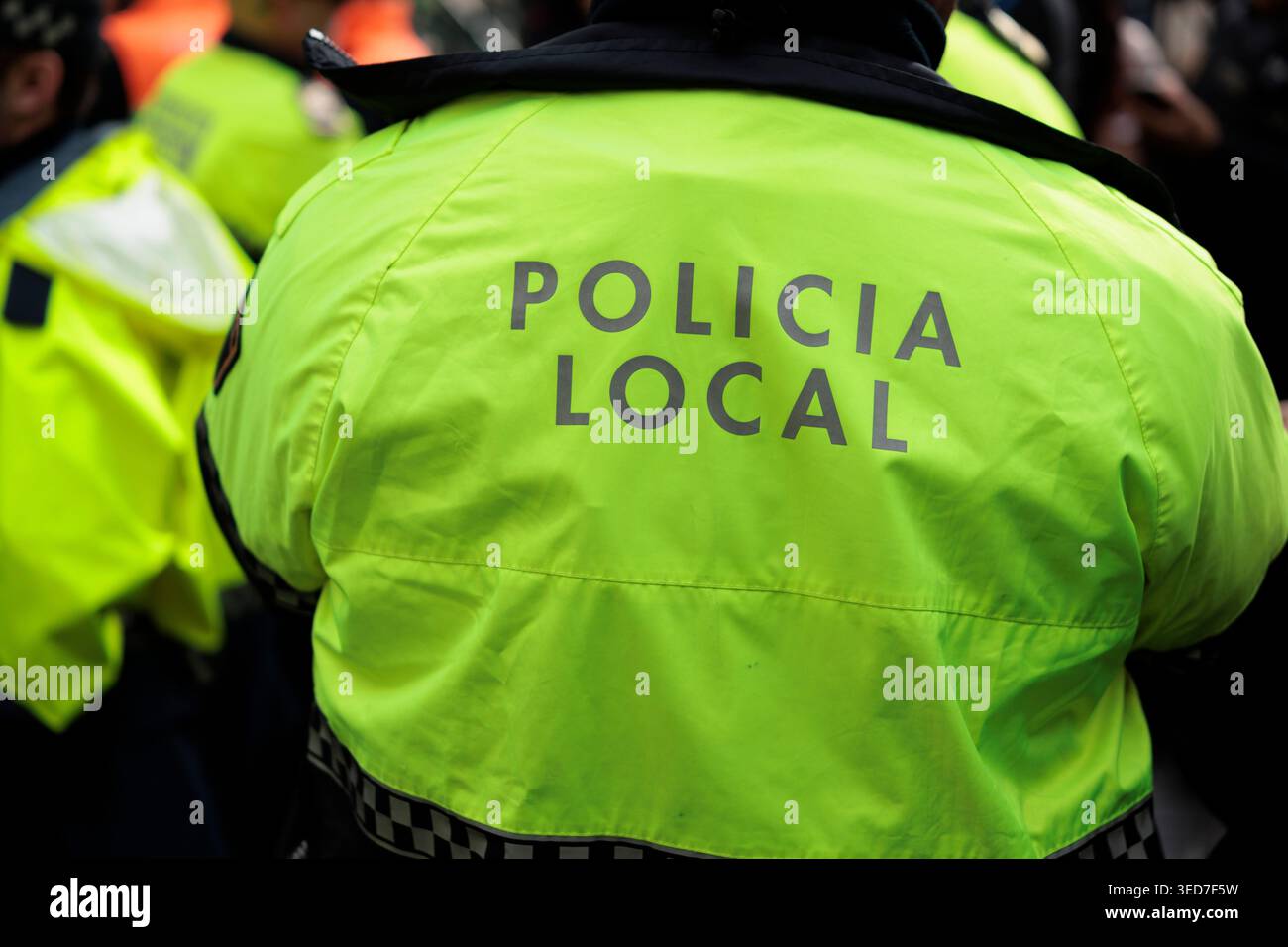 Detail der Warnjacke mit der Text Local Police, Alcoy, Spanien Stockfoto