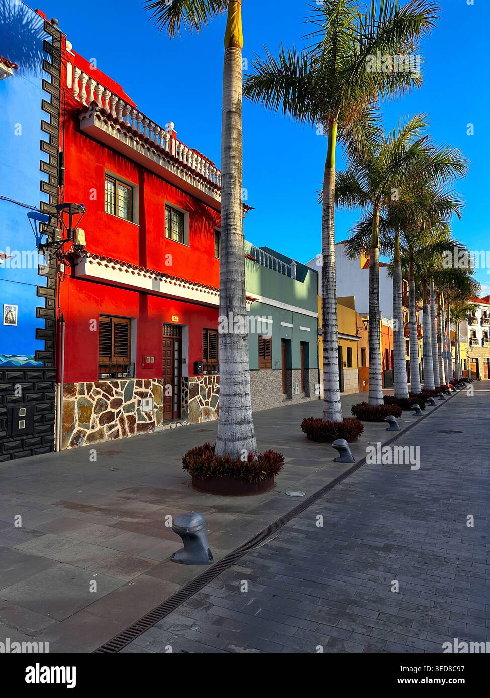 Gemütliche Straße in Puerto de la Cruz, Teneriffa, Spanien Stockfoto