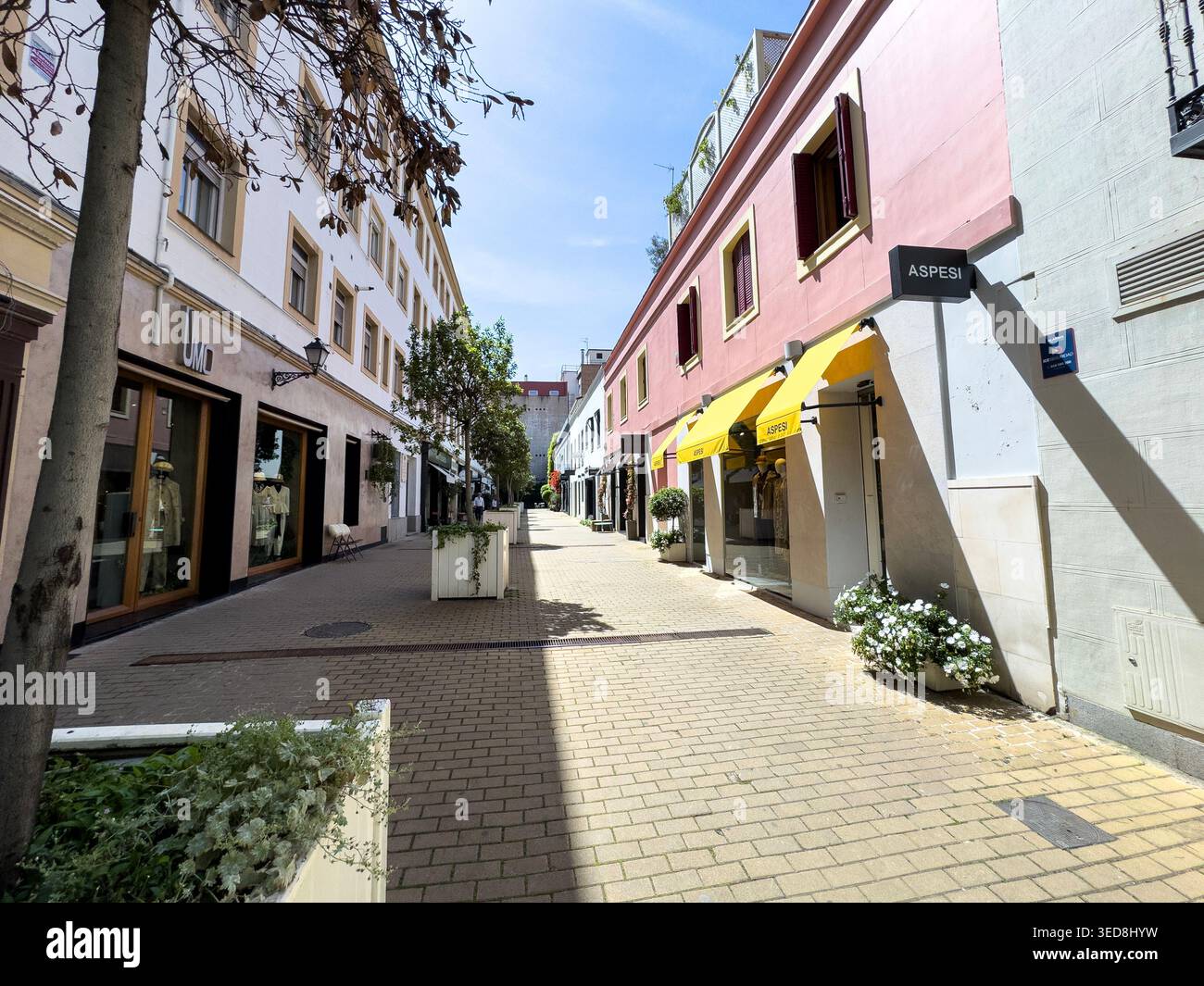 ASPESI, Bekleidungsgeschäft, Callejón de Jorge Juan ist eine charmante, enge Fußgängerzone in Madrids Barrio de Salamanca, Madrid, Spanien Stockfoto