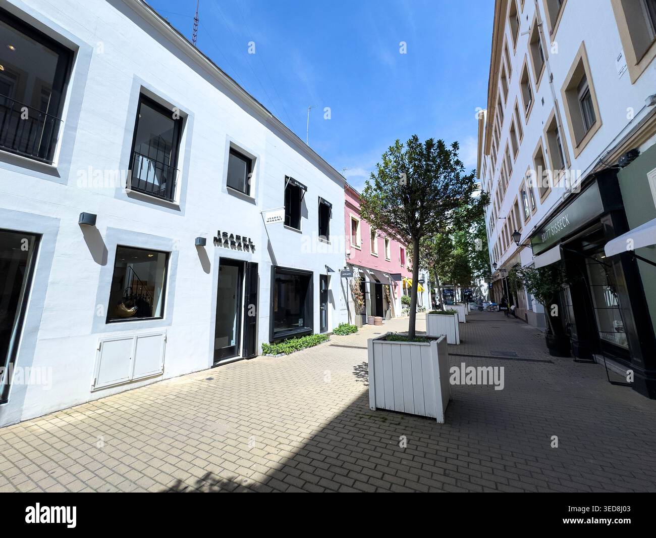Callejón de Jorge Juan ist eine charmante, enge Fußgängerzone im Barrio de Salamanca in Madrid, Spanien Stockfoto