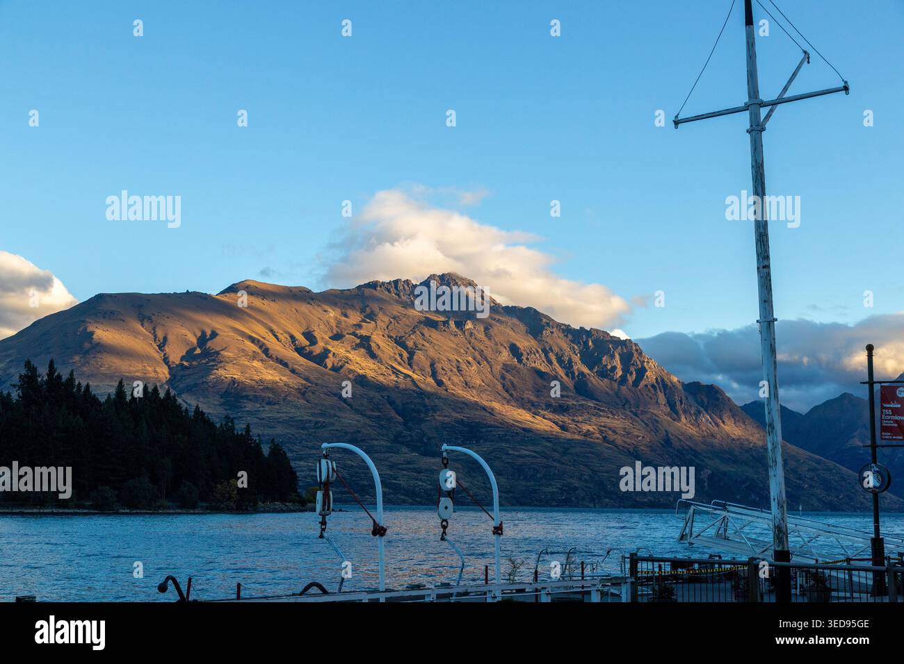 Cecil Peak und Lake Wakatipu, Queenstown, Otago, Neuseeland Stockfoto