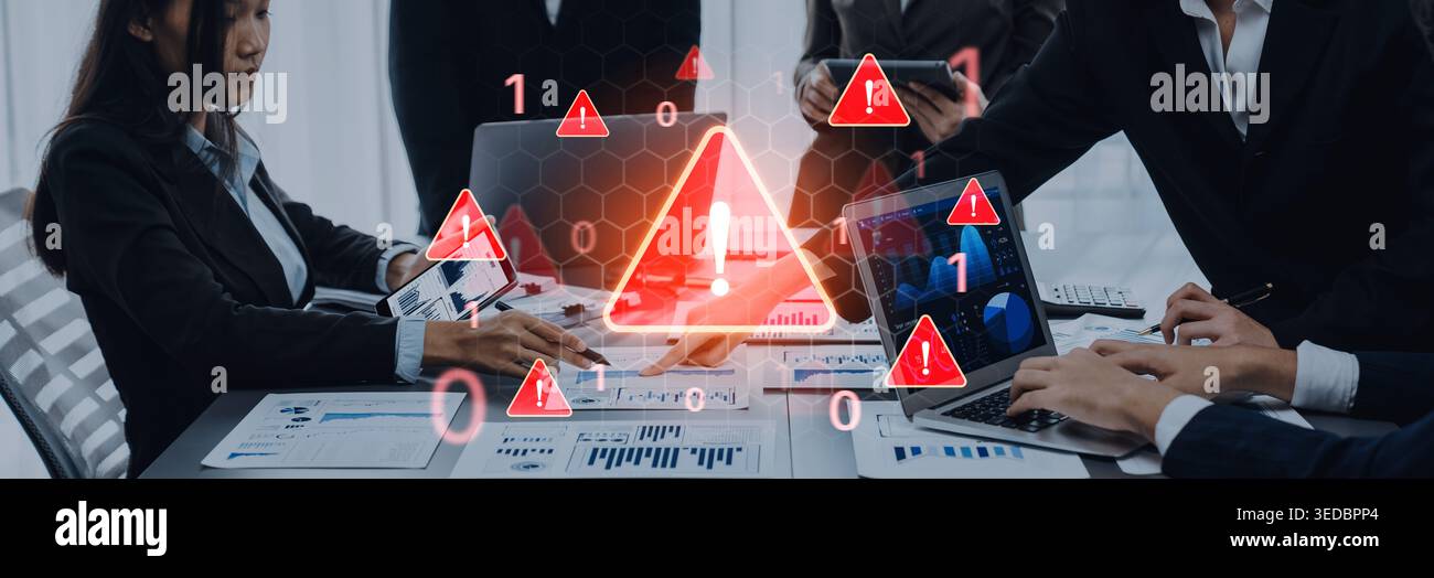 Konzept einer kritischen Sicherheitswarnung und eines Systemfehlers. Diese Warnung weist auf ein erhebliches Problem, eine Gefahr oder einen Ausfall hin, der sofort erforderlich ist Stockfoto
