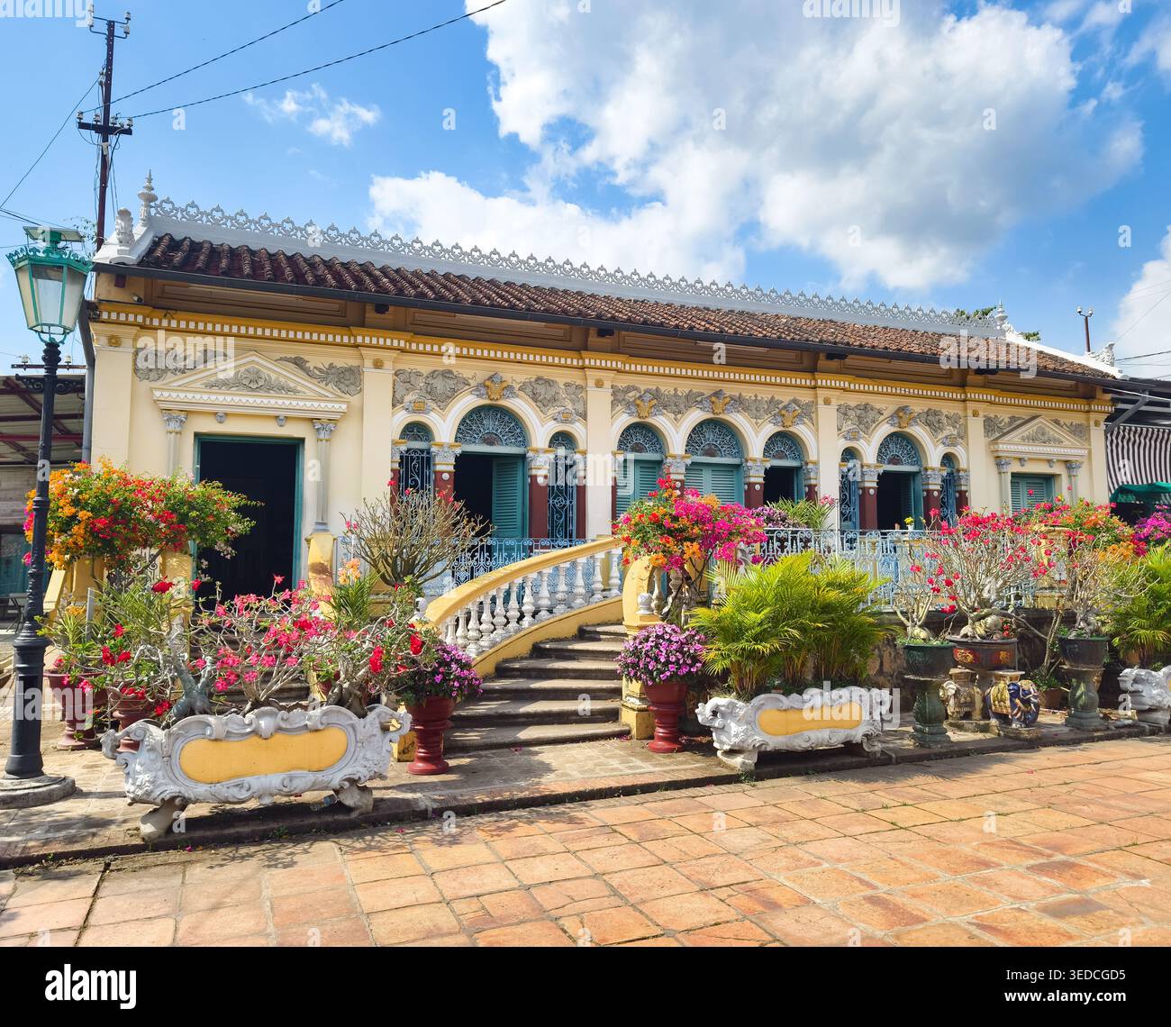 Binh Thuy Ancient House in Can Tho, Vietnam. Es wurde 1870 erbaut und bietet eine einzigartige architektonische Mischung aus französischem, chinesischem und vietnamesischem Stil Stockfoto