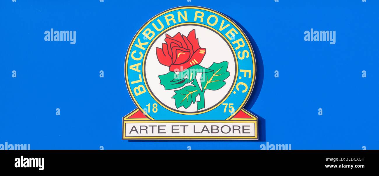 Blackburn, Lancashire, Vereinigtes Königreich. 04.23.2026. Blackburn Rovers Football Club Team Badge, im Ewood Park Stadium. April 2026 Stockfoto