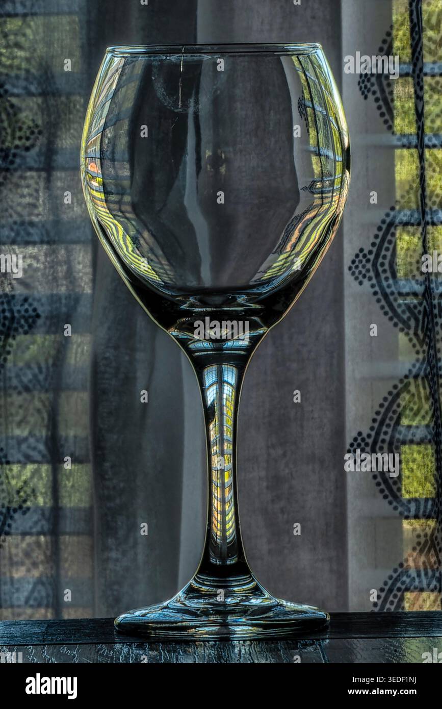Ein stimmungsvolles, leises Foto einer Champagnerflöte. Stockfoto