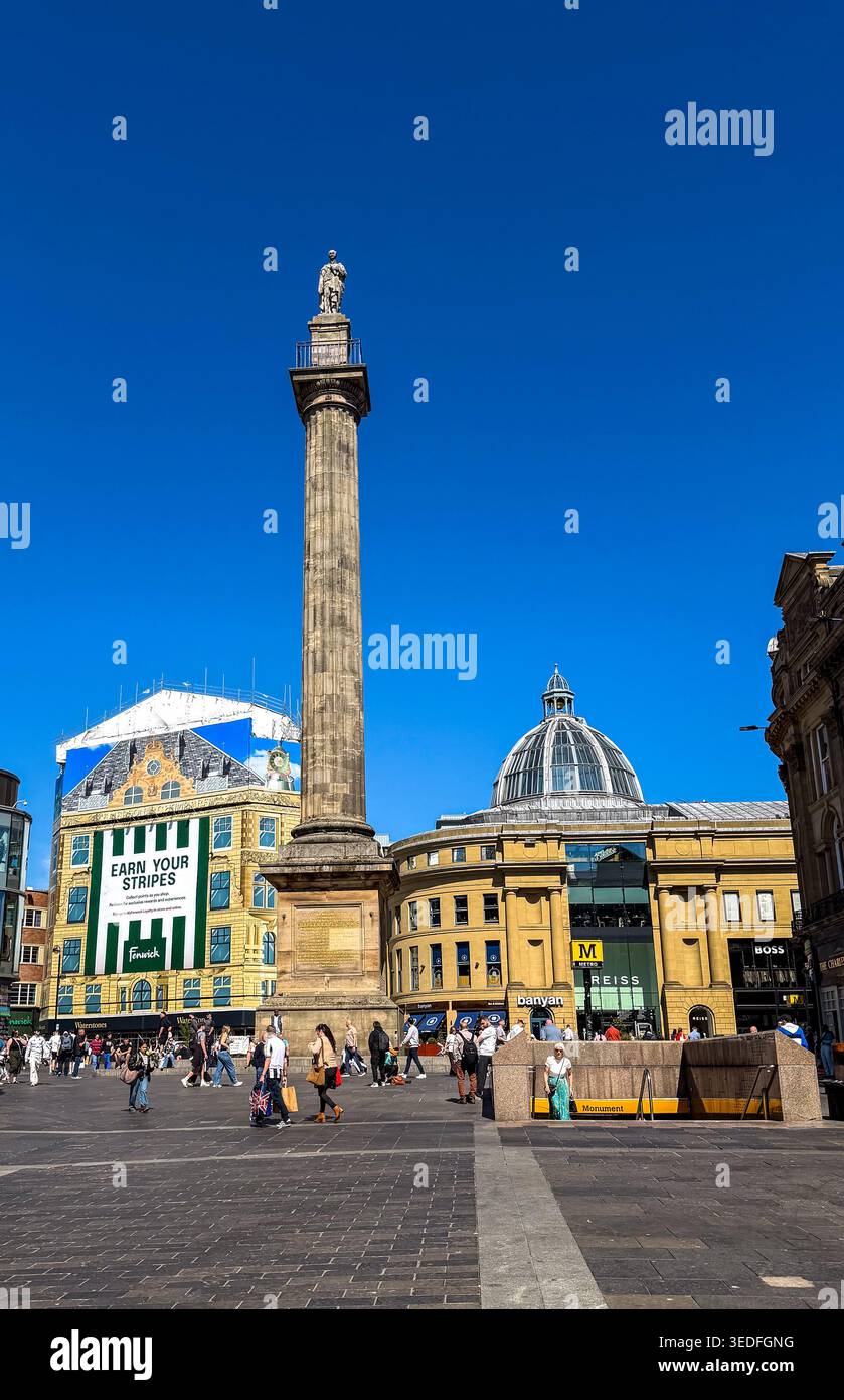 Greys Monument im Zentrum von Newcastle upon Tyne an einem klaren, sonnigen Tag - Smartphone-aufgenommenes Stockfoto