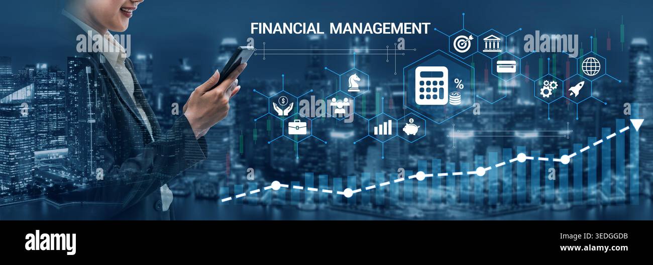 Geschäftsfrau, die sich mit dem Finanzmanagement beschäftigt hat, mit Smartphone umgeben von digitalen Symbolen und City Skyline Hintergrund Haptic. Stockfoto