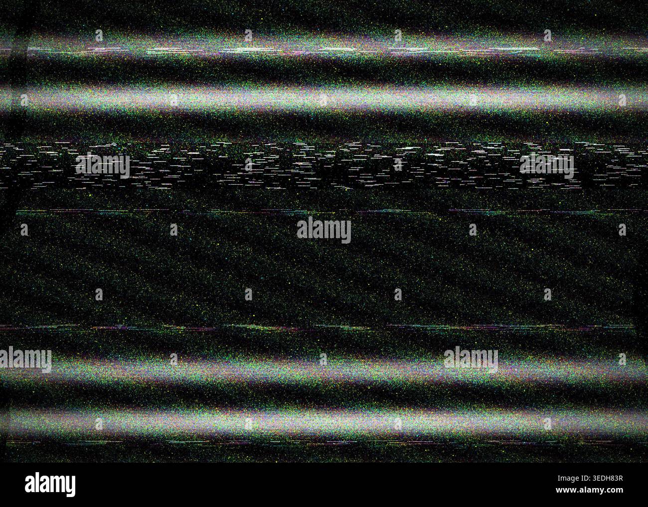 Alter TV-Bildschirm mit statischer VHS-Rauschstruktur, die analogen TV-Interferenzen ähnelt. Perfekt für Retro-Tech-Themen, Glitch-Art oder digitale Hintergrundeffekte Stockfoto